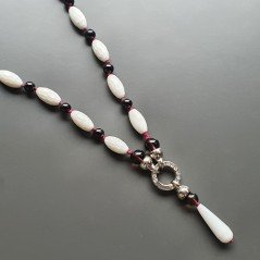 Collana girocollo pietre dure miste tonde 8-10 mm con ciondolo annodato