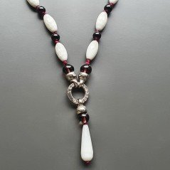 Collana girocollo pietre dure miste tonde 8-10 mm con ciondolo annodato