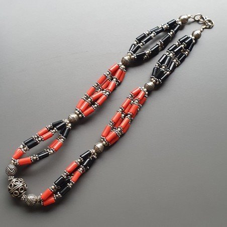 Collana girocollo torchon corallo bambo e onice tubetti con ottone argentato annodato