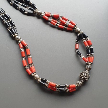 Collana girocollo torchon corallo bambo e onice tubetti con ottone argentato annodato