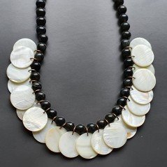 Collana girocollo giada naturale tondo liscio 8 mm con madreperla moneta liscia infilata 24 mm infilata