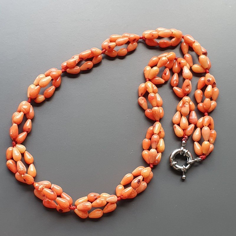 Collana girocollo corallo bamboo arancione goccia liscia 5x9 mm annodato Collana girocollo corallo bamboo arancione goccia liscia 5x9 mm annodato