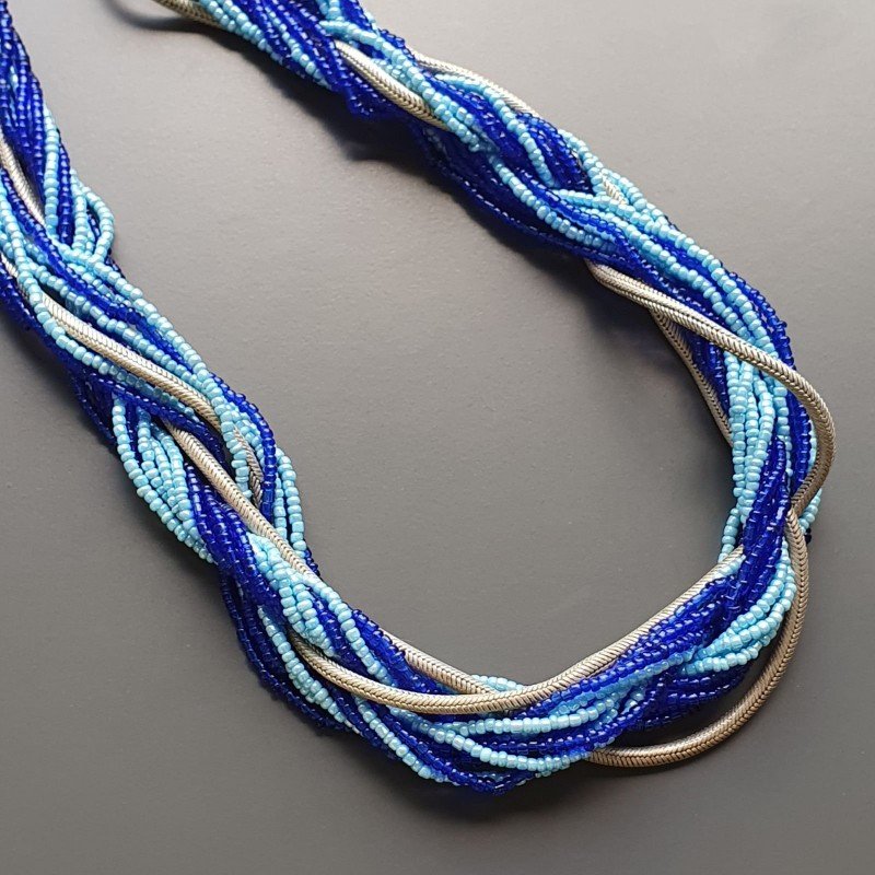 Collana girocollo cristalloo blu e azzurro tochom con argento indiano infilato Collana girocollo cristalloo blu e azzurro tochom con argento indiano infilato