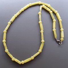Collana girocollo giada oliva forme miste infilata