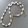 Collana girocollo quarzo rosa tubetto rettangolare con ottone argentato lavorato infilato