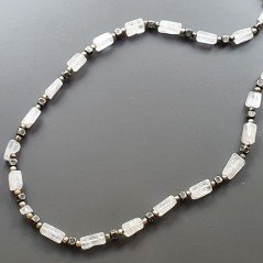 Collana girocollo quarzo rosa tubetto rettangolare con ottone argentato lavorato infilato