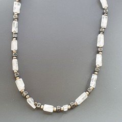 Collana girocollo quarzo rosa tubetto rettangolare con ottone argentato lavorato infilato