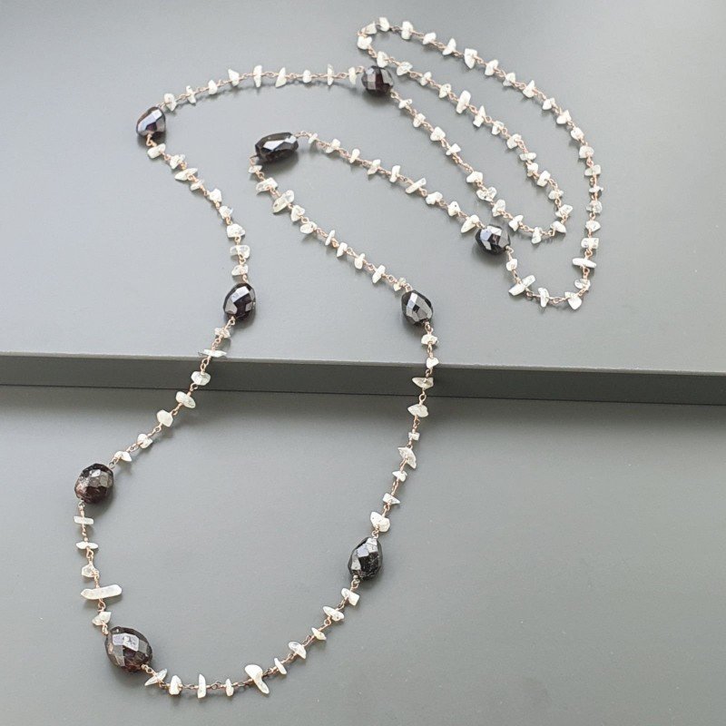 Collana A Nodo Orafo Rosato Con Labradorite Bianca E Granato Naturale