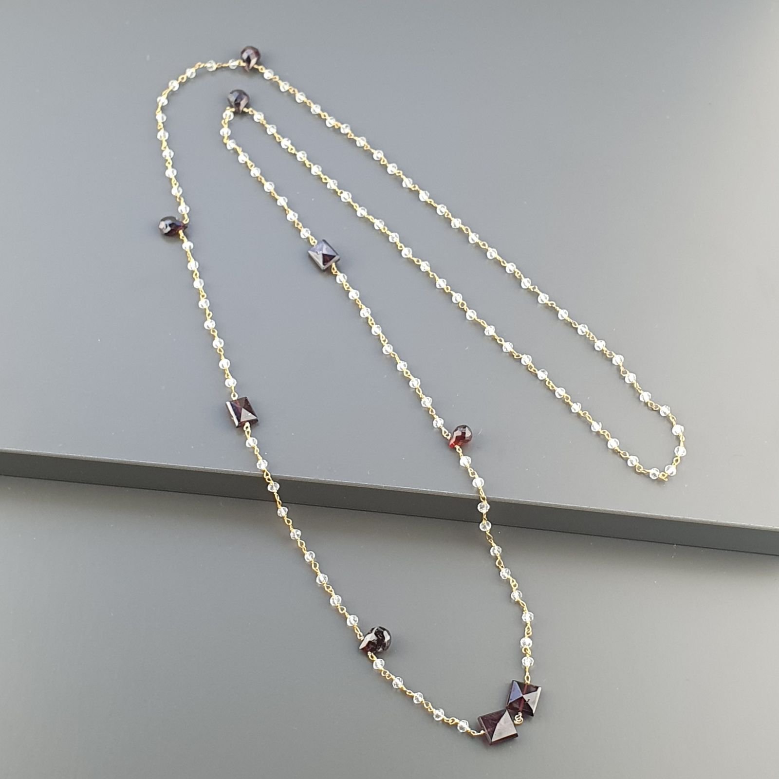 Collana A Nodo Orafo Dorato Con Cristallo E Granato