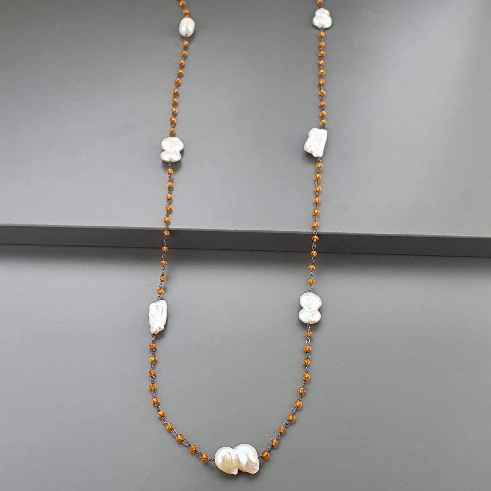 Collana A Nodo Orafo Brunito Con Cristallo Arancio E Perle Di Fiume