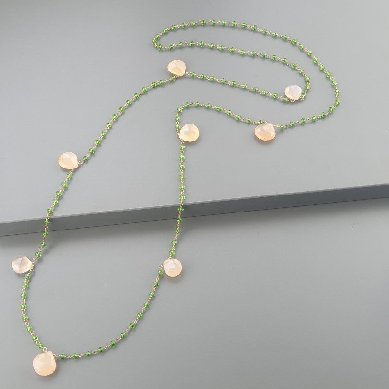Collana A Nodo Orafo Rosato Con Cristallo Verde E Calcedonio