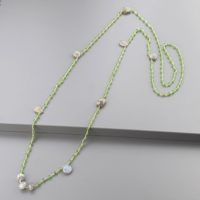 Collana A Nodo Orafo Rosato Con Cristallo Verde E Labradorite