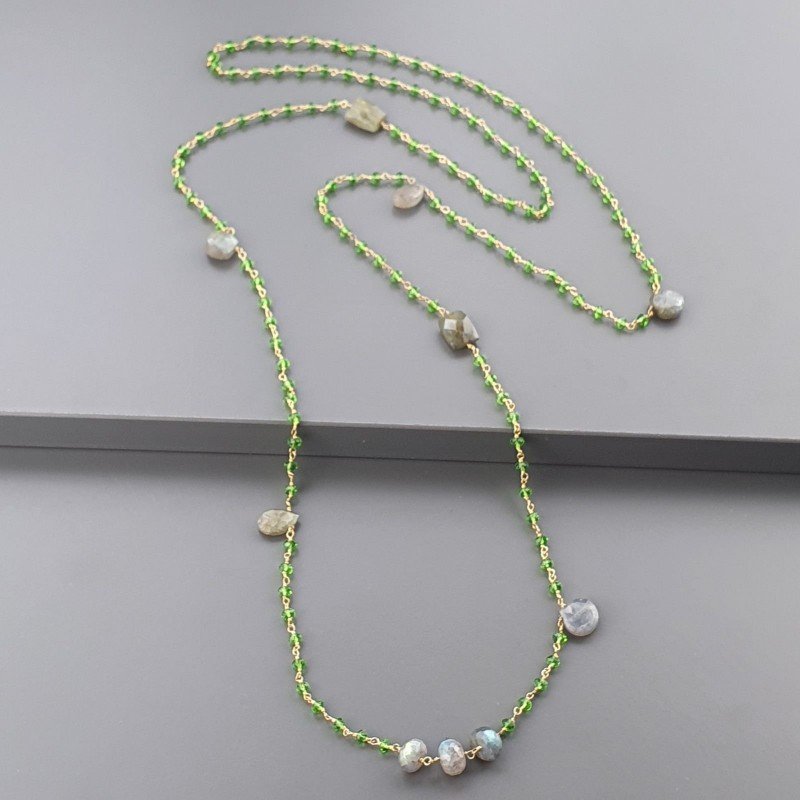 Collana A Nodo Orafo Rosato Con Cristallo Verde E Labradorite