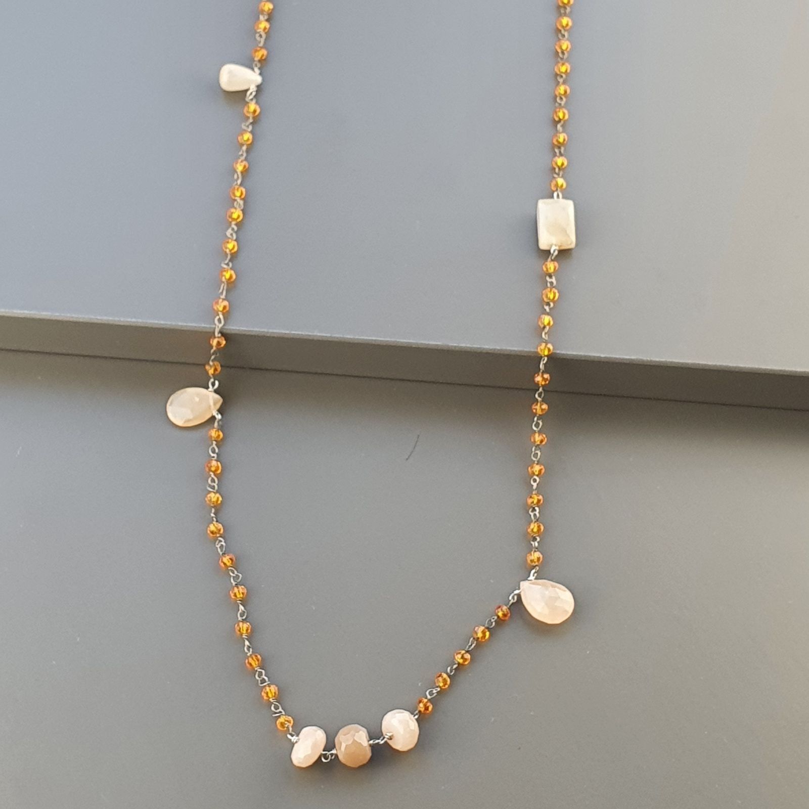 Collana A Nodo Orafo Argentato Con Cristallo Arancio E Pietra Di Luna Beige Rosa