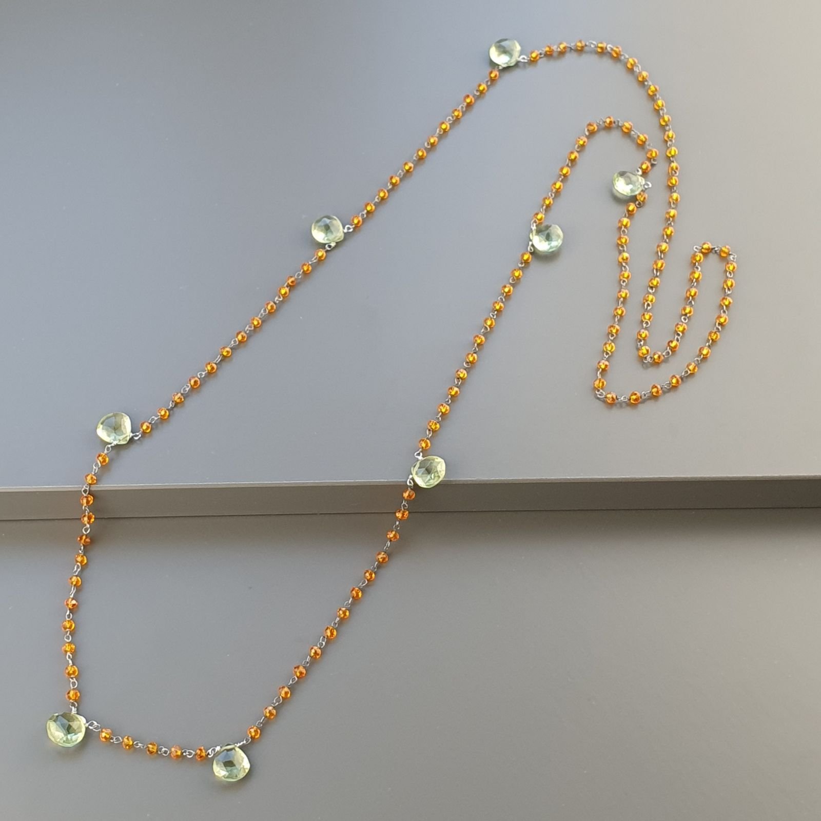 Collana A Nodo Orafo Argentato Con Cristallo Arancio E Ametista VerdeIdrotermale