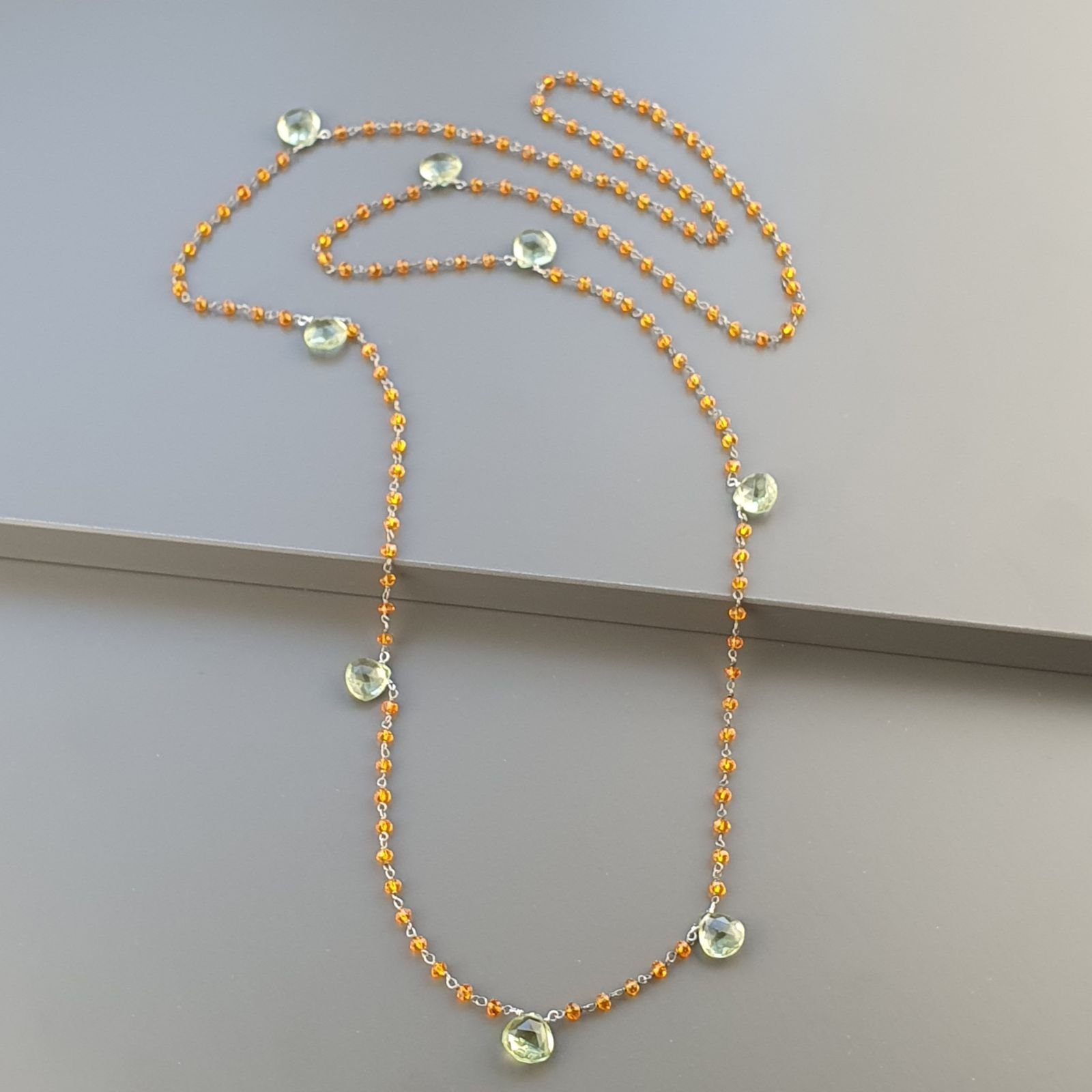 Collana A Nodo Orafo Argentato Con Cristallo Arancio E Ametista VerdeIdrotermale