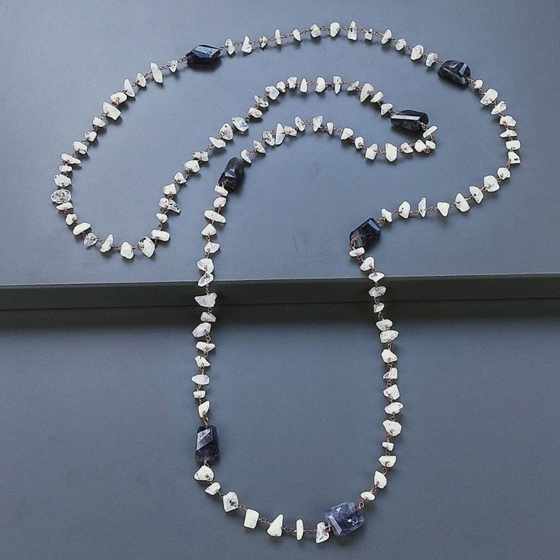 Collana A Nodo Orafo Rosato Con Labradorite Bianca E Iolite Naturale