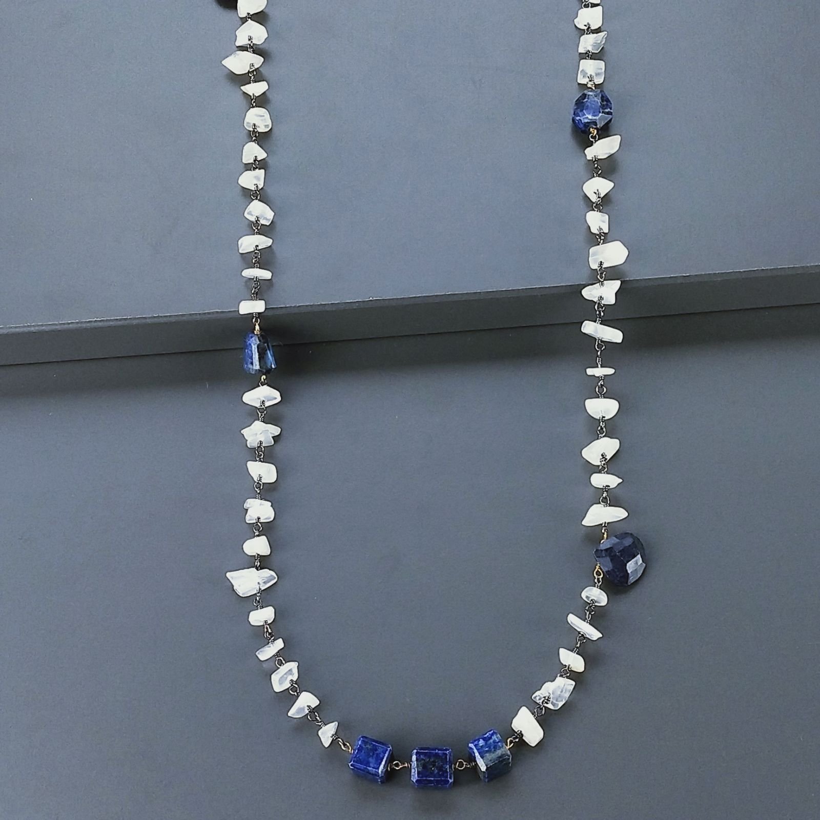 Collana A Nodo Orafo Brunito Con Pietra Di Luna (Adularia) Con Lapis Lazuli