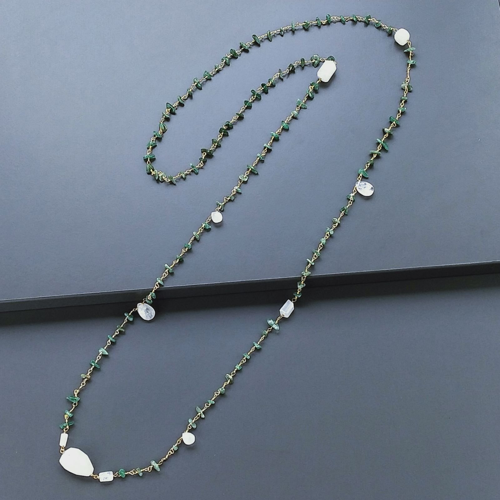 Collana A Nodo Orafo Dorato Con Avventurina Verde E Labradorite Bianca