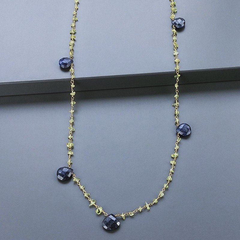 Collana A Nodo Orafo Dorato Con Peridoto E Lapis Lazuli Collana A Nodo Orafo Dorato Con Peridoto E Lapis Lazuli