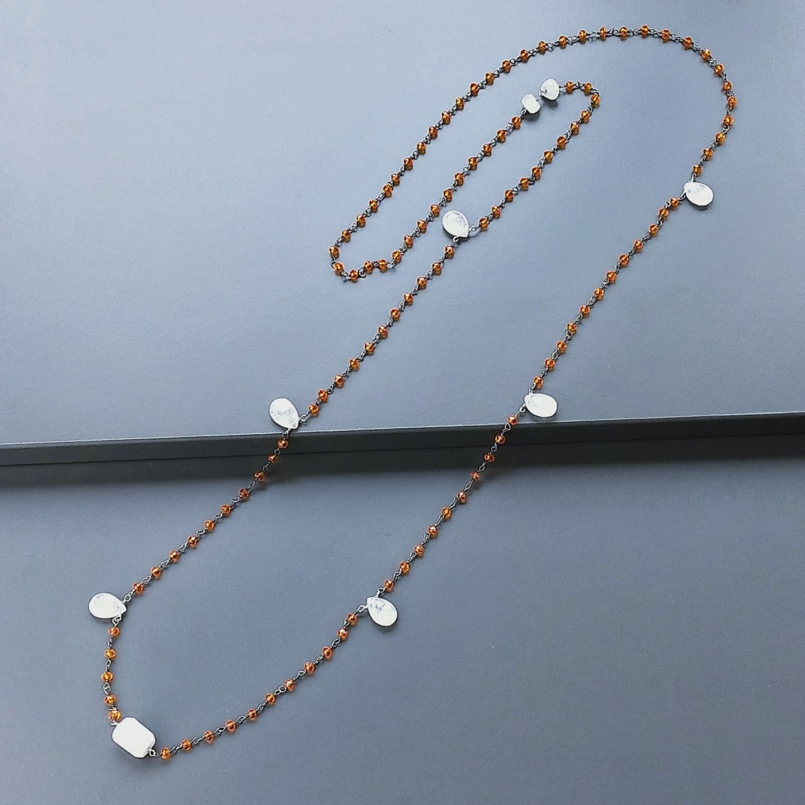 Collana A Nodo Orafo Argentato Con Cristallo Arancio E Labradorite Bianca
