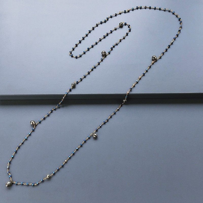 Collana A Nodo Orafo Rosato Con Cristallo Blu Metallizzato E Pirite Naturale Collana A Nodo Orafo Rosato Con Cristallo Blu Metallizzato E Pirite Naturale
