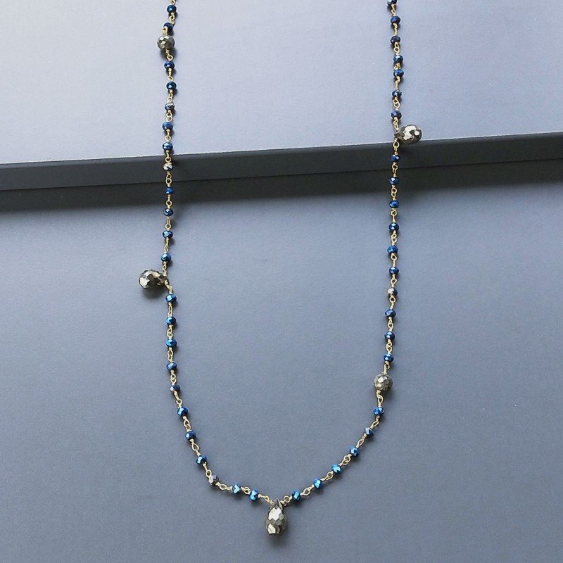 Collana A Nodo Orafo Rosato Con Cristallo Blu Metallizzato E Pirite Naturale Collana A Nodo Orafo Rosato Con Cristallo Blu Metallizzato E Pirite Naturale