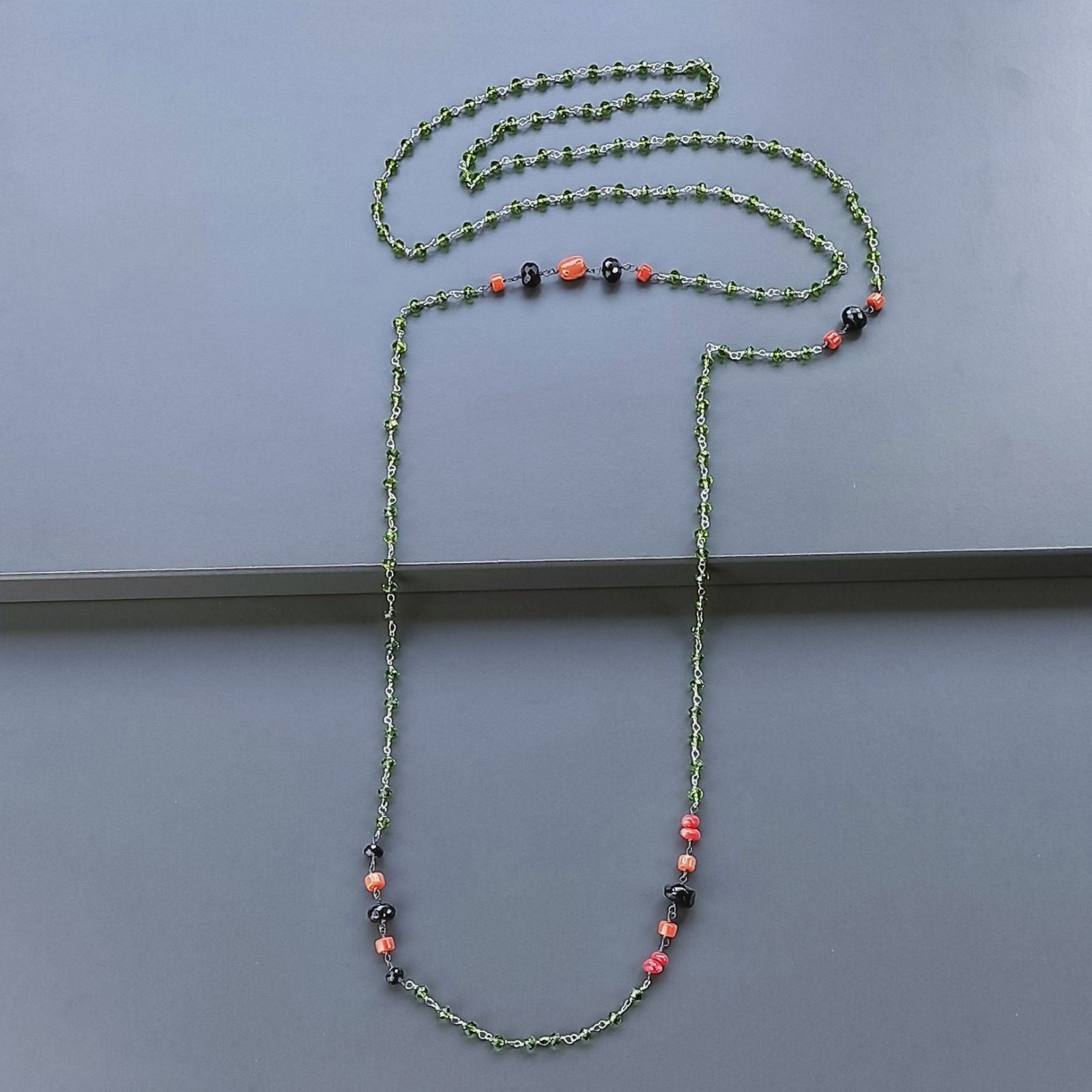 Collana A Nodo Orafo Argentato Con Cristallo Verde,Corallo Bamboo E Spinello Nero