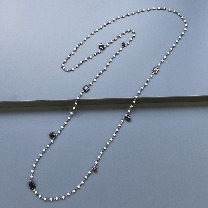 Collana A Nodo Orafo Argentato Con Cristallo Opaco E Granato