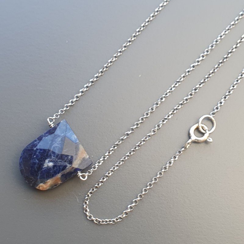 Collana Girocollo Con Catena Rodiato Argento 925 E Sodalite Forma D Fantasia Sfaccettato A Mano