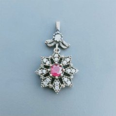 Ciondolo Di Argento 925 con Radice di Rubino Tondo e Zirconi Stile Etnico