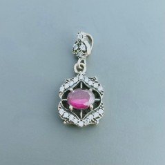 Ciondolo Di Argento 925 con Radice di Rubino Ovale e Zirconi Stile Etnico