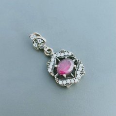 Ciondolo Di Argento 925 con Radice di Rubino Ovale e Zirconi Stile Etnico