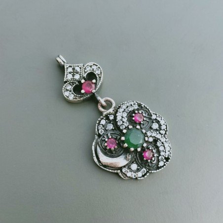 Ciondolo Di Argento 925 con Radice di Smeraldo e Rubino Tondo e Zirconi Stile Etnico