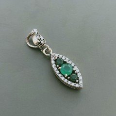 Ciondolo Di Argento 925 con Radice di Smeraldo Ovale e Zirconi Stile Etnico
