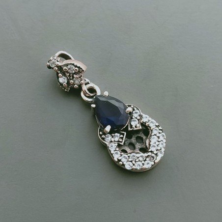 Ciondolo Di Argento 925 con Radice di Zaffiro Goccia e Zirconi Stile Etnico