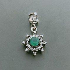 Ciondolo Di Argento 925 con Radice di Smeraldo Tondo e Zirconi Stile Etnico