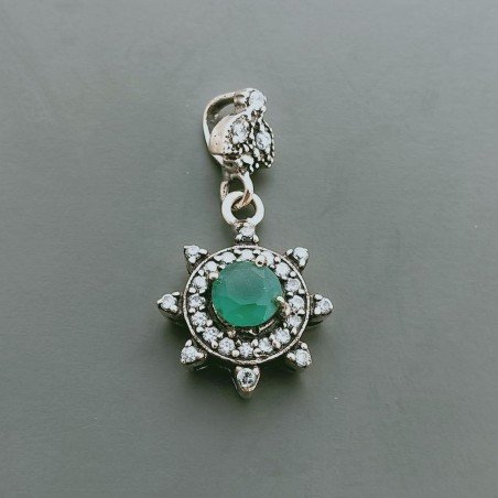 Ciondolo Di Argento 925 con Radice di Smeraldo Tondo e Zirconi Stile Etnico