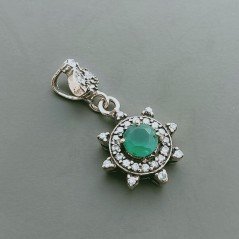 Ciondolo Di Argento 925 con Radice di Smeraldo Tondo e Zirconi Stile Etnico