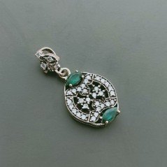 Ciondolo Di Argento 925 con Radice di Smeraldo Marquise e Zirconi Stile Etnico