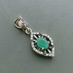 Ciondolo Di Argento 925 con Radice di Smeraldo Ovale e Zirconi Stile Etnico