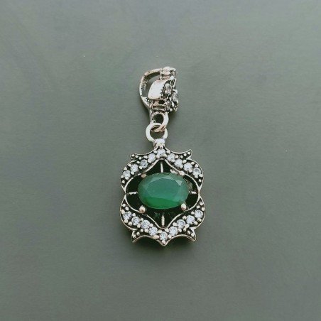 Ciondolo Di Argento 925 con Radice di Smeraldo Ovale e Zirconi Stile Etnico