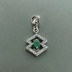 Ciondolo Di Argento 925 con Radice di Smeraldo Tondo e Zirconi Stile Etnico