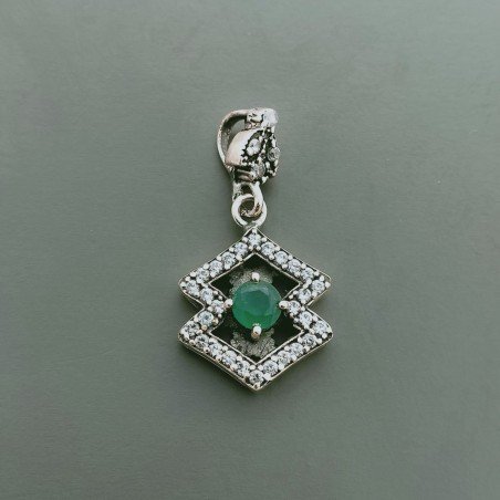 Ciondolo Di Argento 925 con Radice di Smeraldo Tondo e Zirconi Stile Etnico