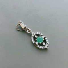 Ciondolo Di Argento 925 con Radice di Smeraldo Tondo e Zirconi Stile Etnico