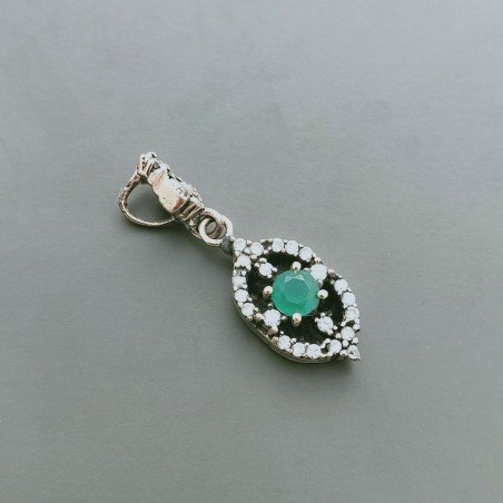 Ciondolo Di Argento 925 con Radice di Smeraldo Tondo e Zirconi Stile Etnico