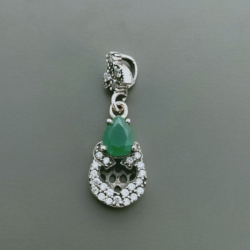 Ciondolo Di Argento 925 con Radice di Smeraldo Goccia e Zirconi Stile Etnico
