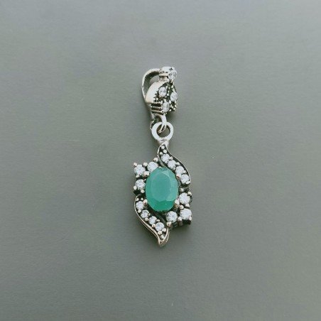 Ciondolo Di Argento 925 con Radice di Smeraldo Ovale e Zirconi Stile Etnico
