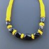 Collana girocollo di seta indiana gialla con sassi agata nera striata liscia