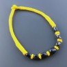 Collana girocollo di seta indiana gialla con sassi agata nera striata liscia